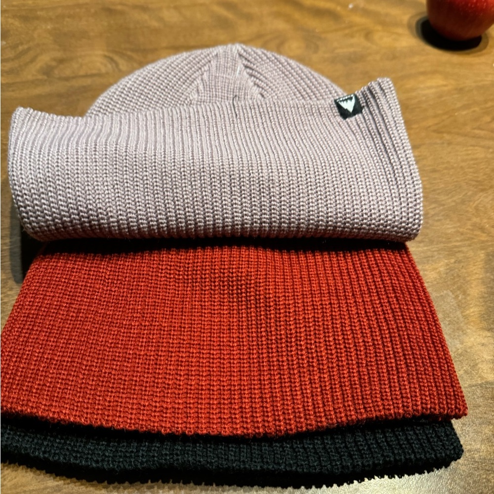 Burton Recycled DND Beanie (3 Pack) - True Black / Sun Dried Tomato / Elderberry - Picture 4 of 9